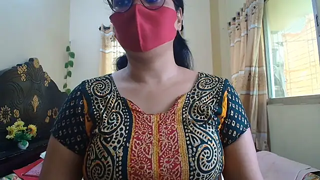 Snapshot of Elena_cruz5 chatting on 05-27-26, 05:04 Elena cruz5 online show from 05-27-26, 05:04