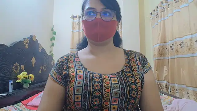 Snapshot of Elena_cruz5 chatting on 05-27-26, 05:10 Elena cruz5 online show from 05-27-26, 05:10