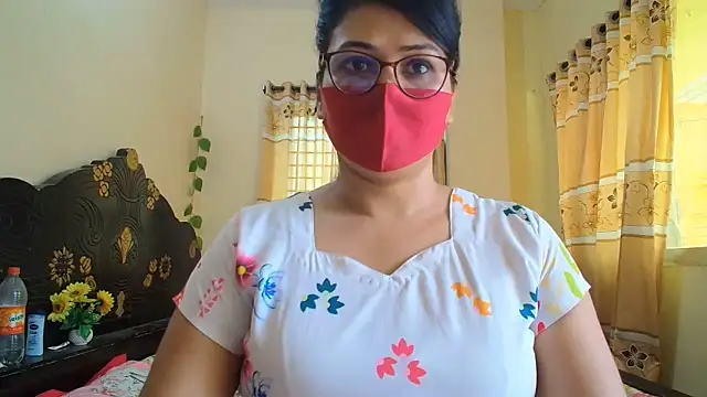 Snapshot of Elena_cruz5 chatting on 06-02-26, 04:03 Elena cruz5 online show from 06-02-26, 04:03