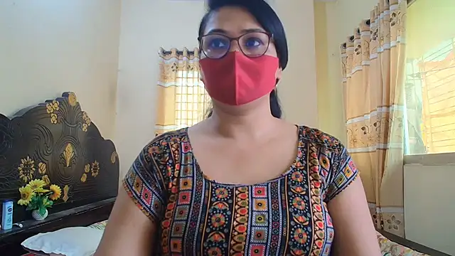 Snapshot of Elena_cruz5 chatting on 06-05-26, 04:19 Elena cruz5 online show from 06-05-26, 04:19