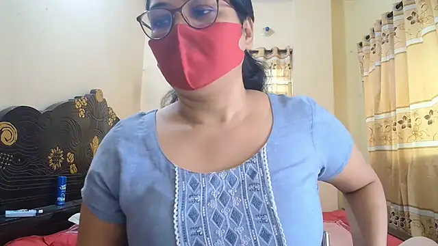 Snapshot of Elena_cruz5 chatting on 07-01-26, 02:02 Elena cruz5 online show from 07-01-26, 02:02