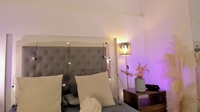 lea walkerr online show from 04-17-26, 07:39