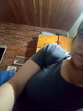 Snapshot of CARITOMIO chatting on 11-01-25, 11:07 CARITOMIO online show from 11-01-25, 11:07