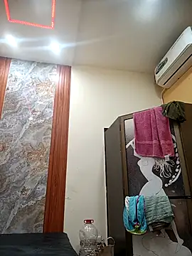 SaraBust online show from 10-20-25, 02:39