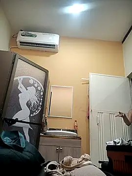 SaraBust online show from 10-22-25, 03:12