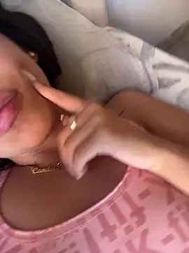 Snapshot of lulizoee chatting on 02-18-26, 05:42 lulizoee online show from 02-18-26, 05:42