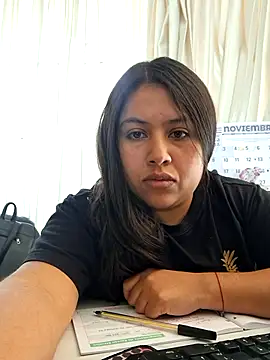 Snapshot of Amapola_blue chatting on 11-27-25, 02:41 Amapola blue online show from 11-27-25, 02:41