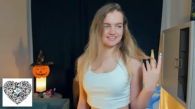 Snapshot of KerenFurguson chatting on 10-31-25, 07:48 KerenFurguson online show from 10-31-25, 07:48