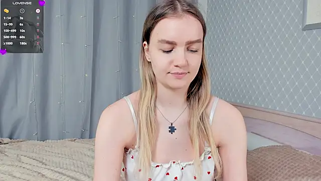 Snapshot of KerenFurguson chatting on 12-15-25, 07:18 KerenFurguson online show from 12-15-25, 07:18