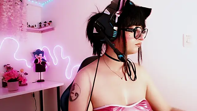 Snapshot of Lunyhose chatting on 12-03-25, 07:34 Lunyhose online show from 12-03-25, 07:34