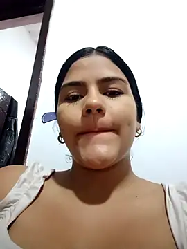 Snapshot of daringxxxhot chatting on 09-20-25, 11:00 daringxxxhot online show from 09-20-25, 11:00