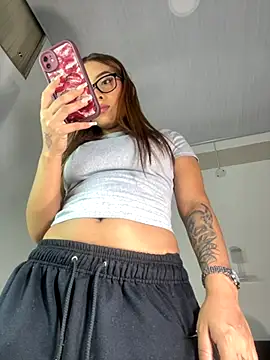 Snapshot of RedVelvet_Dream chatting on 10-13-25, 11:38 RedVelvet Dream online show from 10-13-25, 11:38