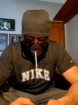 Snapshot of SinisterMads chatting on 10-11-25, 08:13 SinisterMads online show from 10-11-25, 08:13