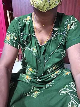 Snapshot of umashreetamil chatting on 06-08-26, 06:03 umashreetamil online show from 06-08-26, 06:03