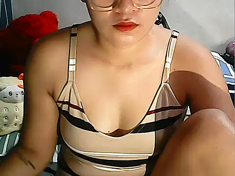 Snapshot of xxkitty27xx chatting on 09-12-25, 01:38 xxkitty27xx online show from 09-12-25, 01:38