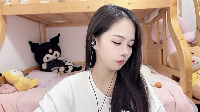 Sue101010 online show from 10-05-25, 06:17