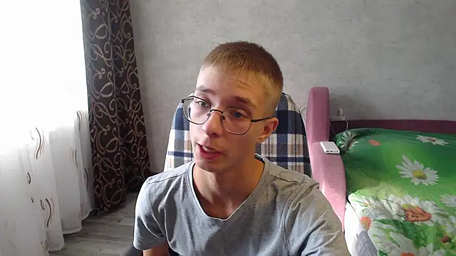 glasses cat online show from 09-15-25, 07:30