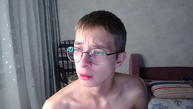 glasses cat online show from 10-27-25, 09:30