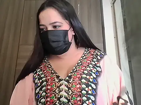 Snapshot of Queen_Pari87 chatting on 11-17-25, 08:53 Queen Pari87 online show from 11-17-25, 08:53