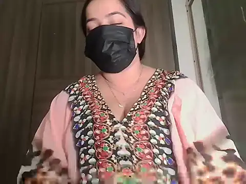 Snapshot of Queen_Pari87 chatting on 11-19-25, 08:58 Queen Pari87 online show from 11-19-25, 08:58