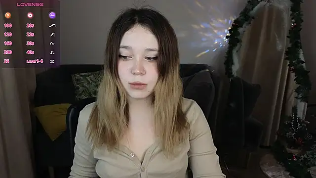 Lina Glow online show from 12-21-25, 06:42