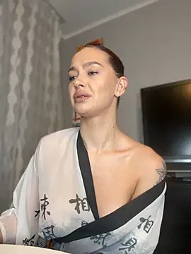 LittleFox    online show from 09-19-25, 07:10