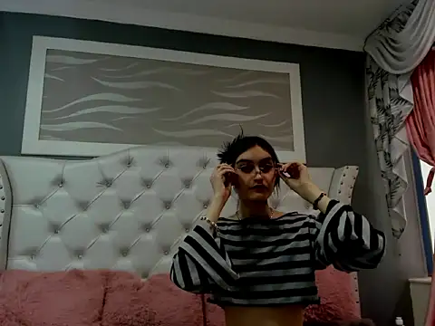 naomi cooper   online show from 10-16-25, 01:45