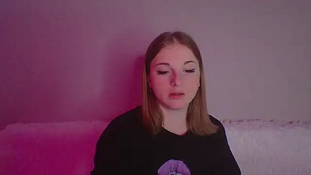 Snapshot of Star_Girlish chatting on 10-25-25, 07:41 Star Girlish online show from 10-25-25, 07:41