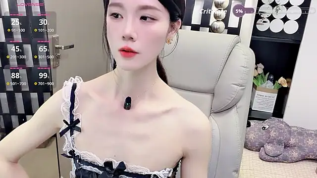 Snapshot of Yueyue-MM chatting on 04-28-26, 02:10 Yueyue-MM online show from 04-28-26, 02:10