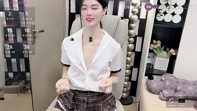 Snapshot of Yueyue-MM chatting on 05-03-26, 01:11 Yueyue-MM online show from 05-03-26, 01:11