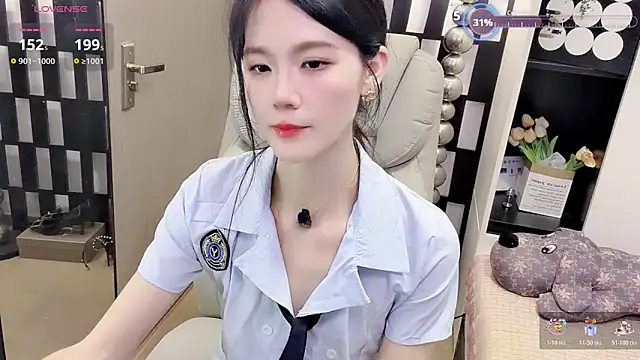 Snapshot of Yueyue-MM chatting on 05-06-26, 02:00 Yueyue-MM online show from 05-06-26, 02:00