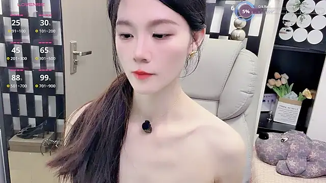 Snapshot of Yueyue-MM chatting on 05-10-26, 02:44 Yueyue-MM online show from 05-10-26, 02:44
