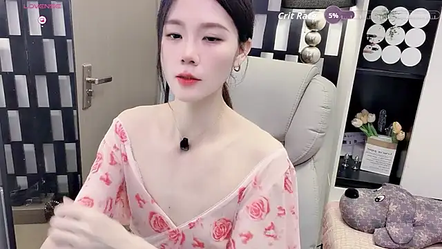 Snapshot of Yueyue-MM chatting on 05-17-26, 12:19 Yueyue-MM online show from 05-17-26, 12:19