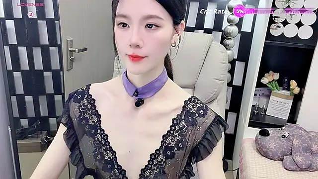 Snapshot of Yueyue-MM chatting on 05-17-26, 12:23 Yueyue-MM online show from 05-17-26, 12:23