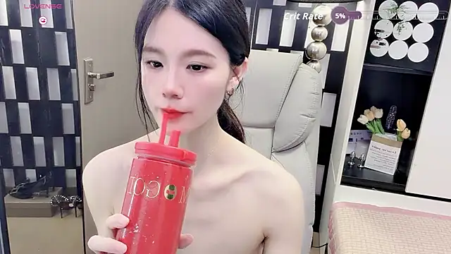 Snapshot of Yueyue-MM chatting on 05-18-26, 04:13 Yueyue-MM online show from 05-18-26, 04:13