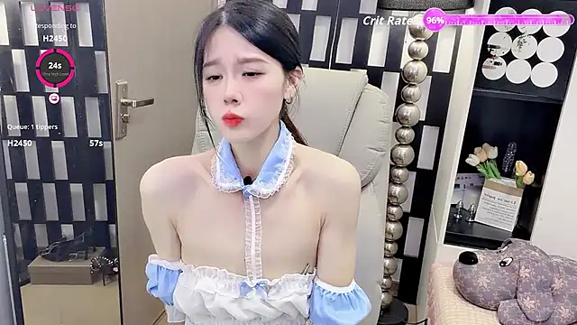 Snapshot of Yueyue-MM chatting on 05-19-26, 01:56 Yueyue-MM online show from 05-19-26, 01:56