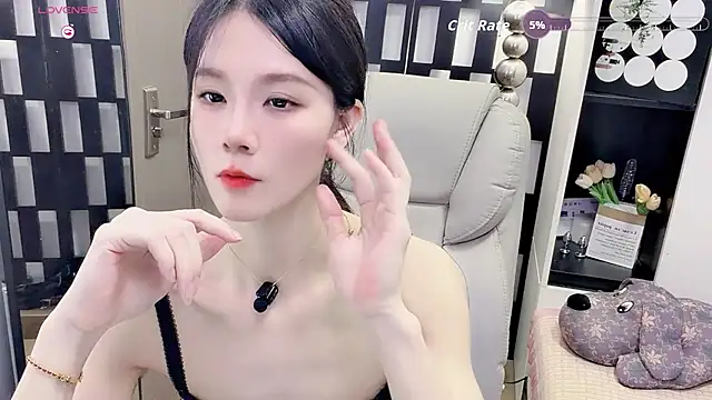 Snapshot of Yueyue-MM chatting on 05-21-26, 02:24 Yueyue-MM online show from 05-21-26, 02:24