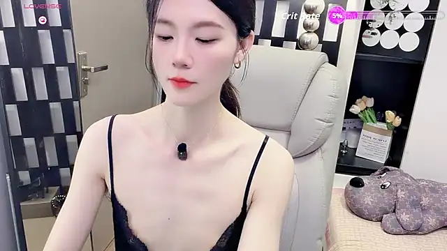 Snapshot of Yueyue-MM chatting on 05-27-26, 02:03 Yueyue-MM online show from 05-27-26, 02:03