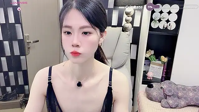 Snapshot of Yueyue-MM chatting on 06-03-26, 12:35 Yueyue-MM online show from 06-03-26, 12:35