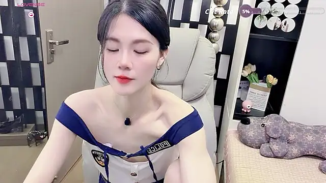 Snapshot of Yueyue-MM chatting on 06-04-26, 02:45 Yueyue-MM online show from 06-04-26, 02:45