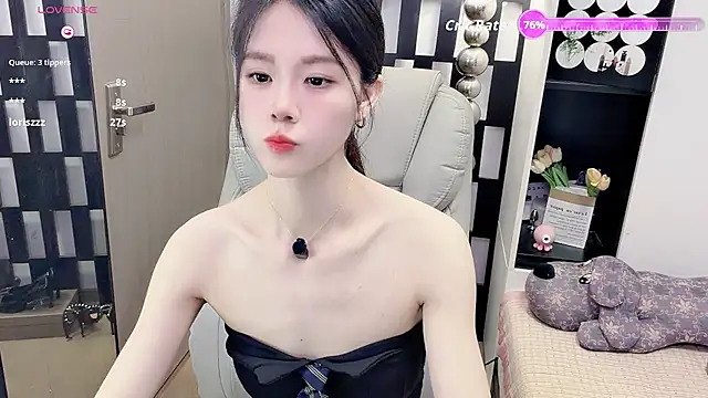 Snapshot of Yueyue-MM chatting on 06-05-26, 02:51 Yueyue-MM online show from 06-05-26, 02:51