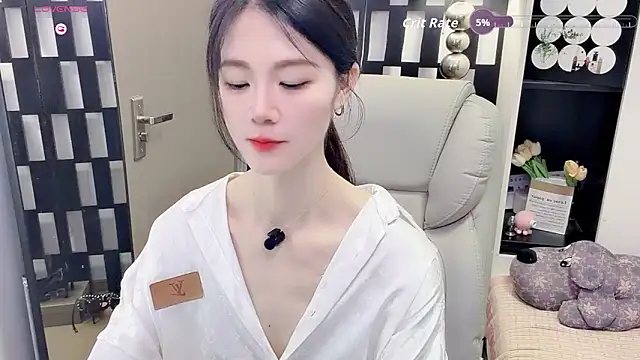 Snapshot of Yueyue-MM chatting on 06-06-26, 12:05 Yueyue-MM online show from 06-06-26, 12:05