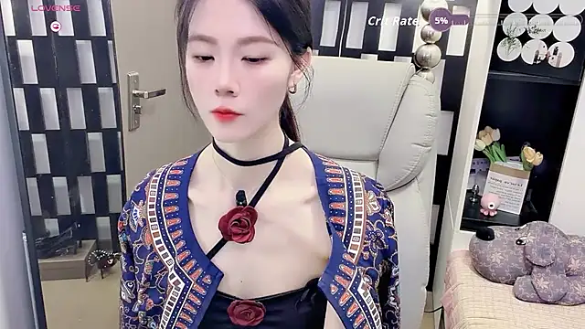 Snapshot of Yueyue-MM chatting on 06-07-26, 12:59 Yueyue-MM online show from 06-07-26, 12:59