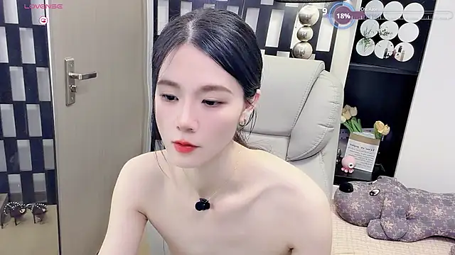 Snapshot of Yueyue-MM chatting on 06-11-26, 02:59 Yueyue-MM online show from 06-11-26, 02:59