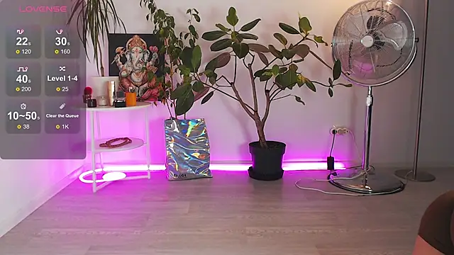 ChloeSummers online show from 10-15-25, 02:28