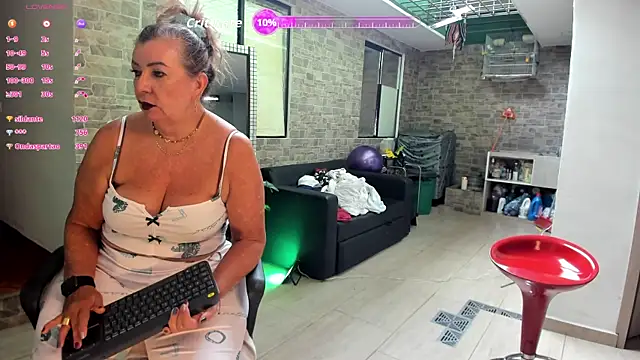 Snapshot of _SARAI_DUPONT chatting on 10-02-25, 12:45 SARAI DUPONT online show from 10-02-25, 12:45