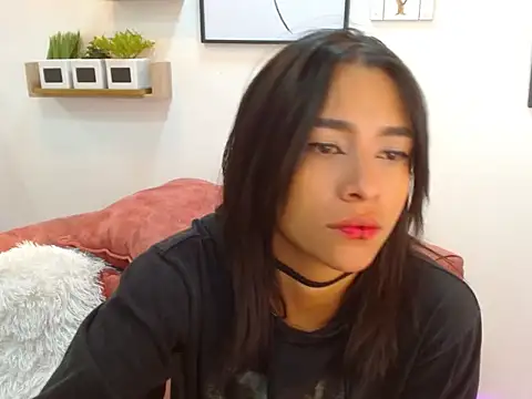 Snapshot of Aliciacute__ chatting on 10-04-25, 07:23 Aliciacute online show from 10-04-25, 07:23