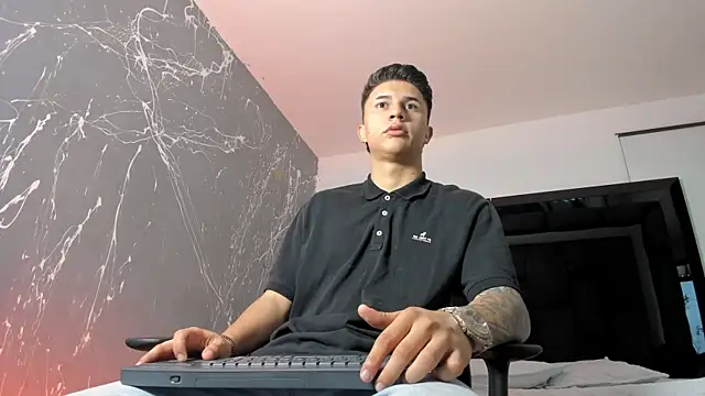 liaamsmiith  online show from 09-20-25, 11:44