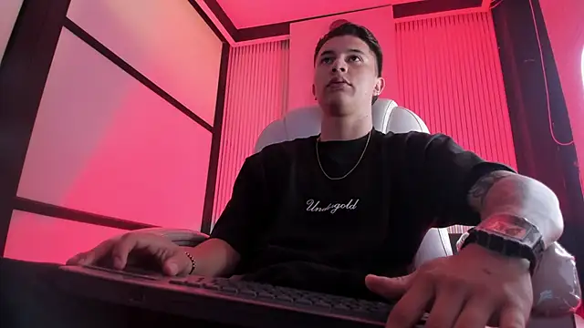 liaamsmiith  online show from 03-12-26, 12:44