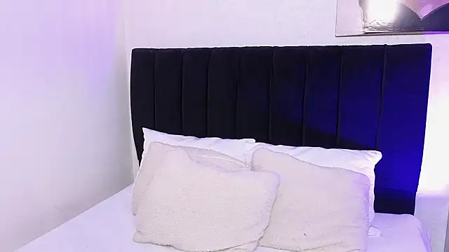 antonellariva  online show from 03-12-26, 07:53